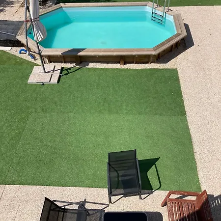 Prázdninový dům Maison Agreable Avec Piscine *